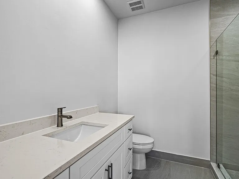75 NW 4th Ave #75 — Photo 33