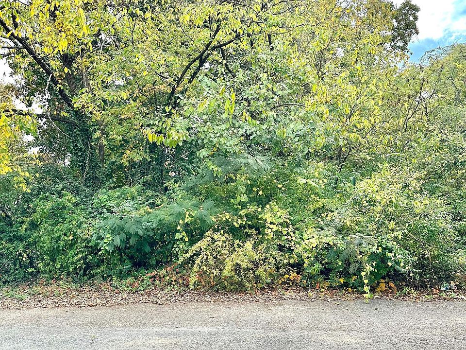 2nd image of 0 Aubrey Ave