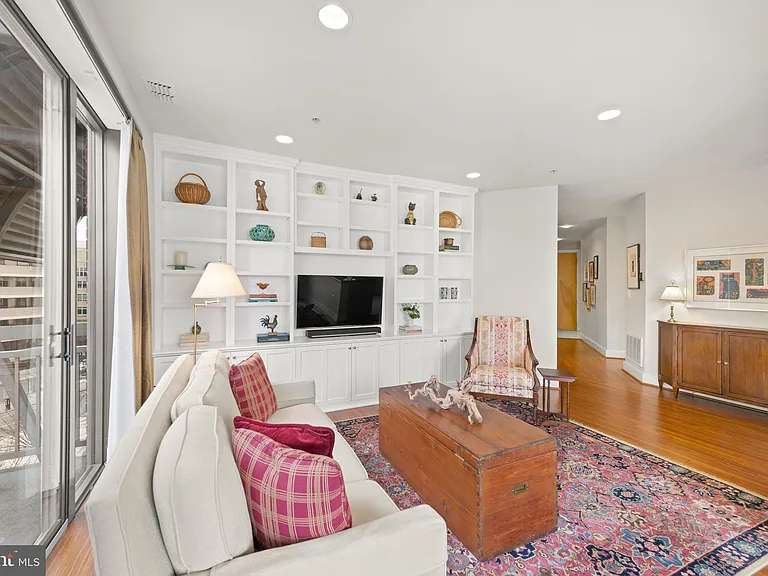 1200 N Hartford St #601 — Photo 8