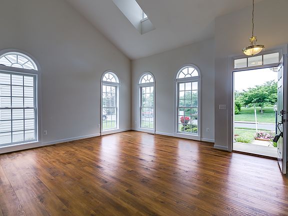 5th image of 15145 Gaffney Cir