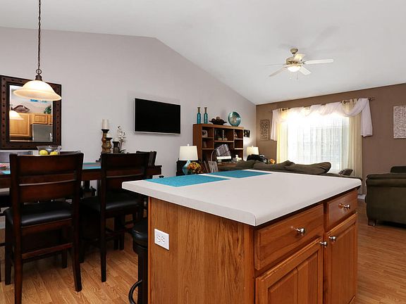 5th image of 11941 Hickoryrow Dr