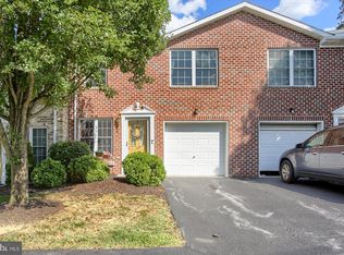 107 Silver Screen Dr, York, PA 17402