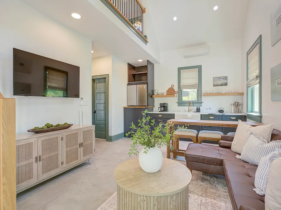431 W Park Ave #1