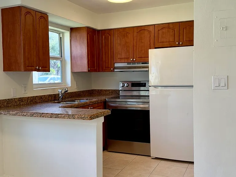 5210 SW 90th Way #2 — Photo 4