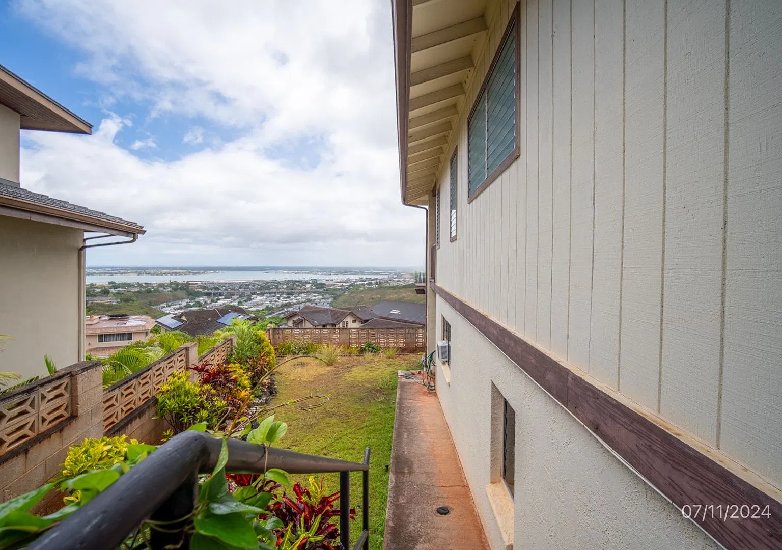 5bd 3ba 2car Garage House In Aiea — Photo 3