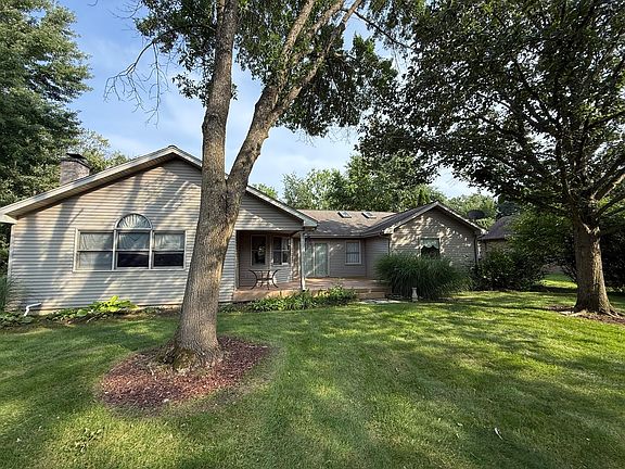 2nd image of 3940 Gloucester Dr