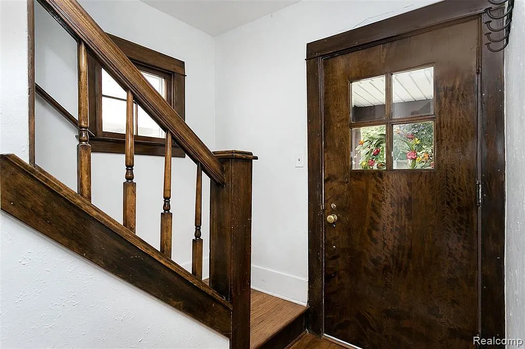 3 bed, 1100 sqft, $1,950 — Photo 3