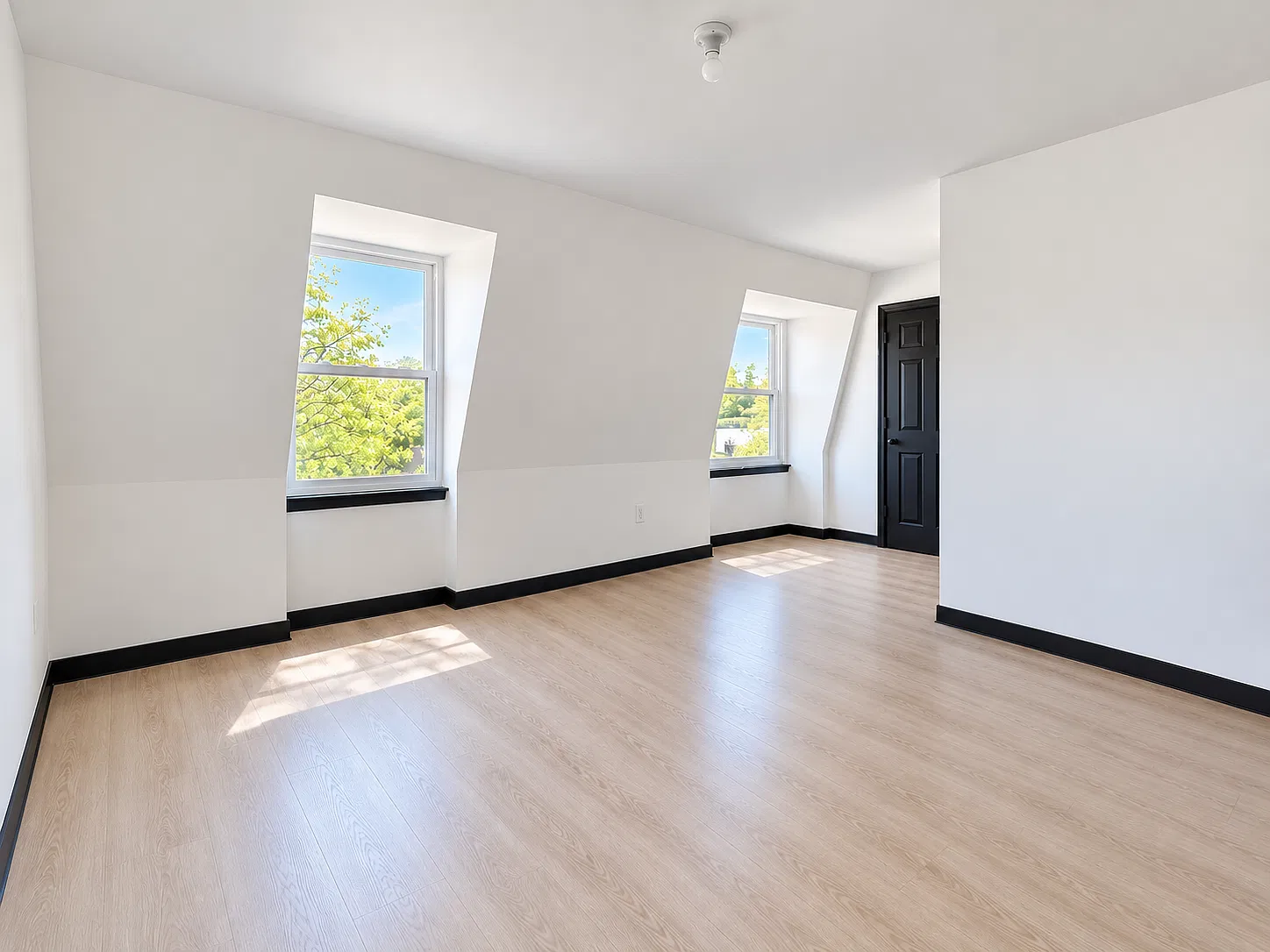 4 bed, $1,565 — Photo 4