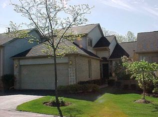 29476 Cove Creek Ln #15, Farmington Hills, MI 48334