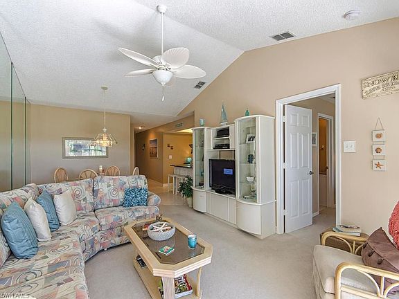 3rd image of 252 Deerwood Cir APT 6