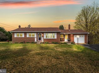 1635 Fairview Dr, Berkeley Springs, WV 25411