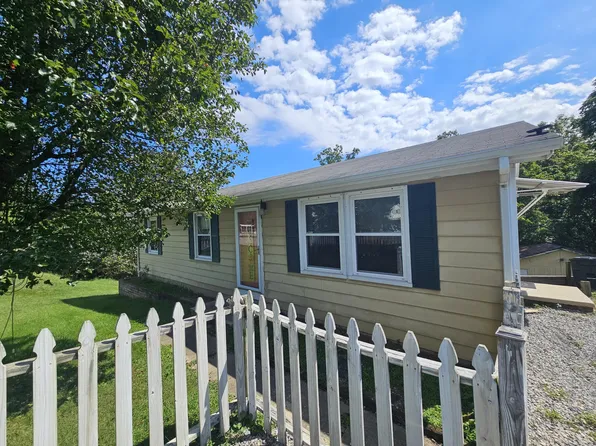 338 Poor Farm Rd, Fincastle, VA 24090