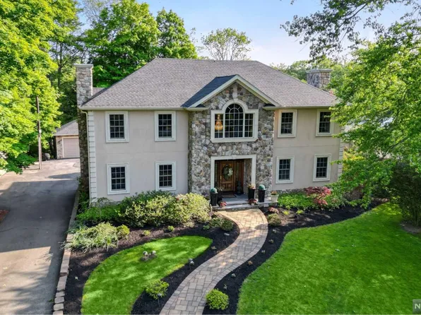 7 Stevens Ln, Waldwick, NJ 07463