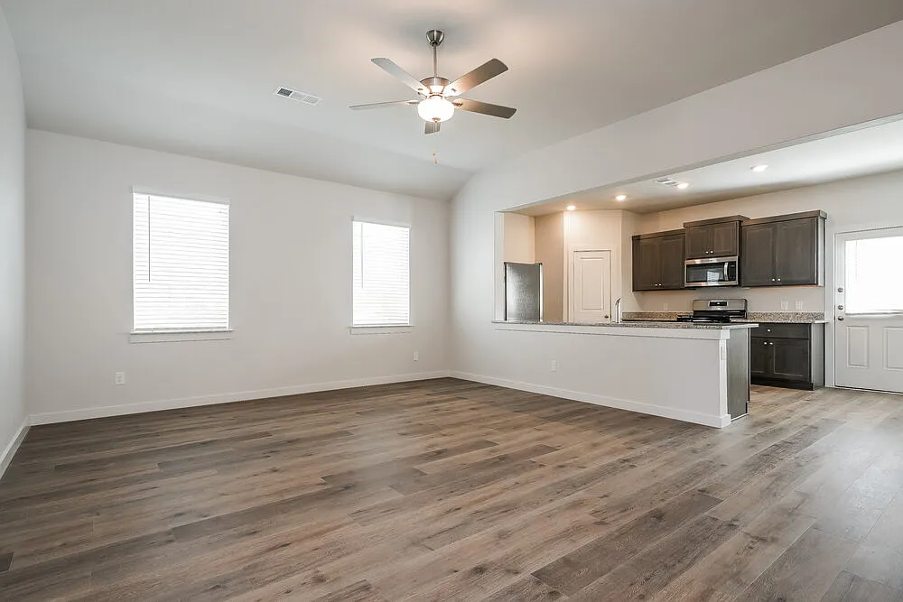4 bed, 2.0 bath, 1784 sqft, $2,355 — Photo 3