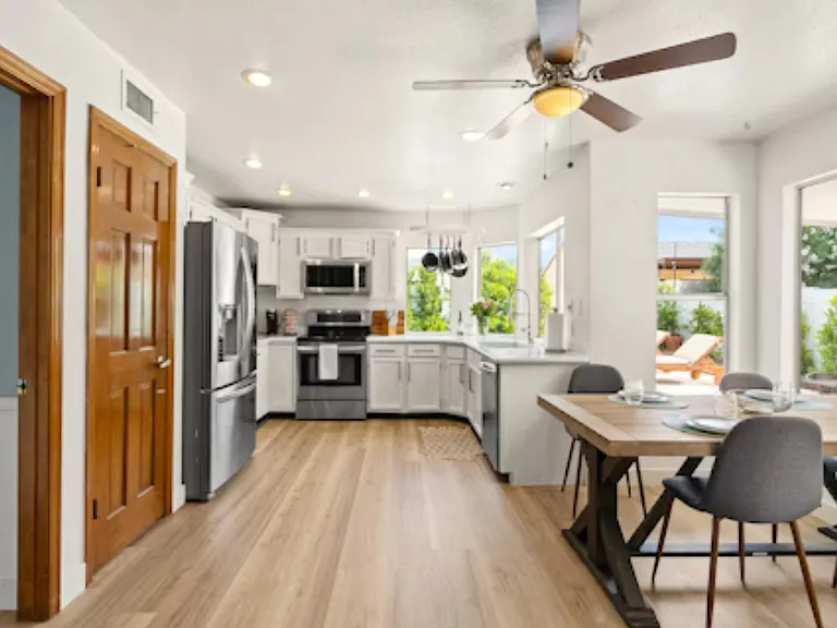 Scottsdale Kitchen And Breakfast Nook