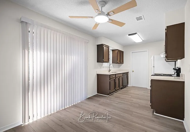 10677 Silver Creek Dr — Photo 6