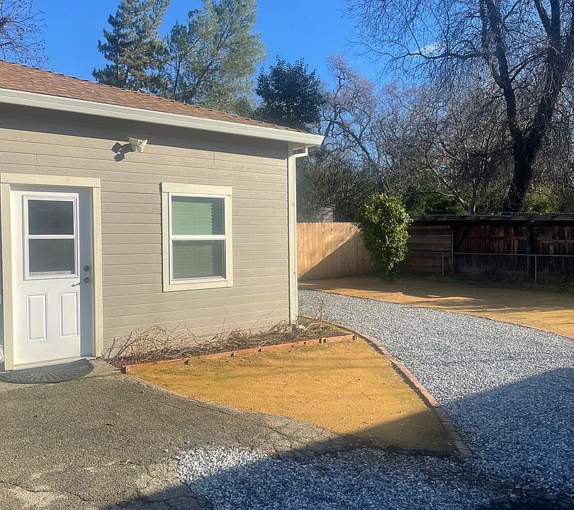 1st image of 5553 Elm Ln #B