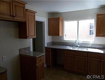 4th image of 908 W 75th St