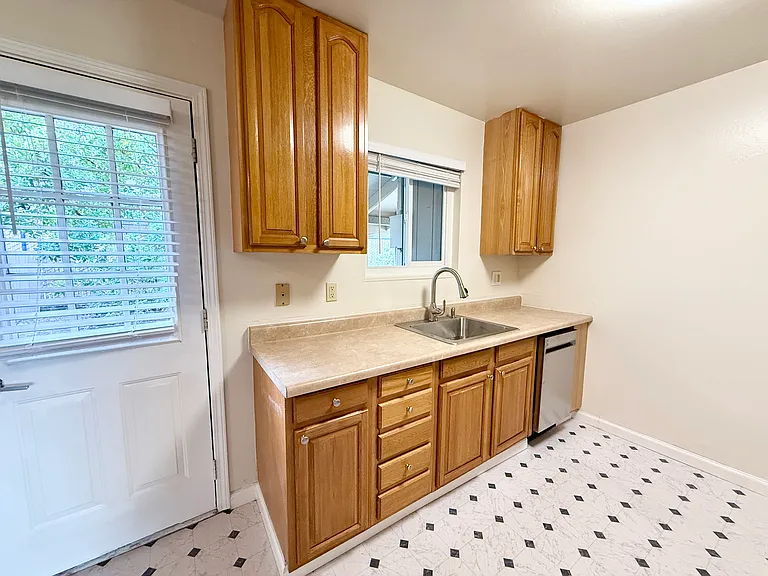 Mosaic Apartments — Photo 4
