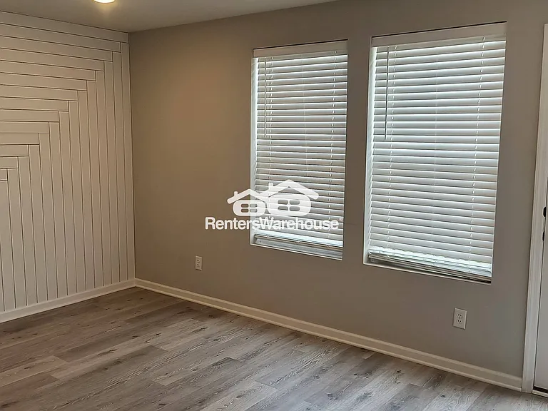 1105 Farrier Rd — Photo 11