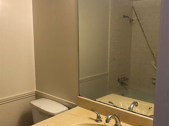 4th image of 103 N Venice Dr #103
