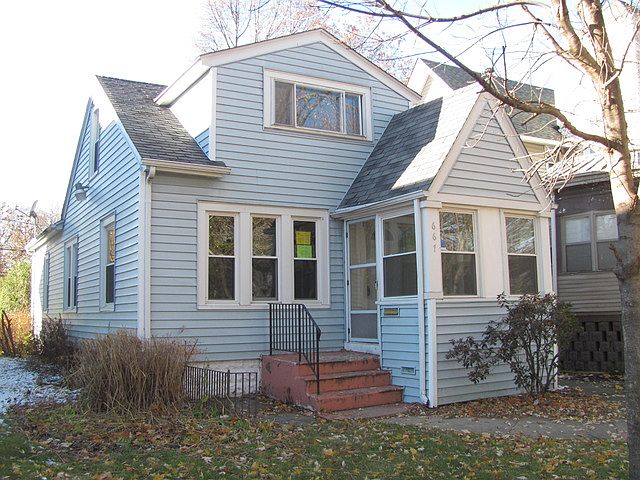 1st image of 667 S Rosewood Ave