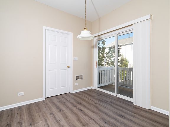4th image of 701 S Parkside Dr
