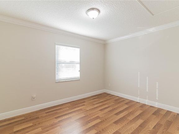 4th image of 578 N Goodrich Dr