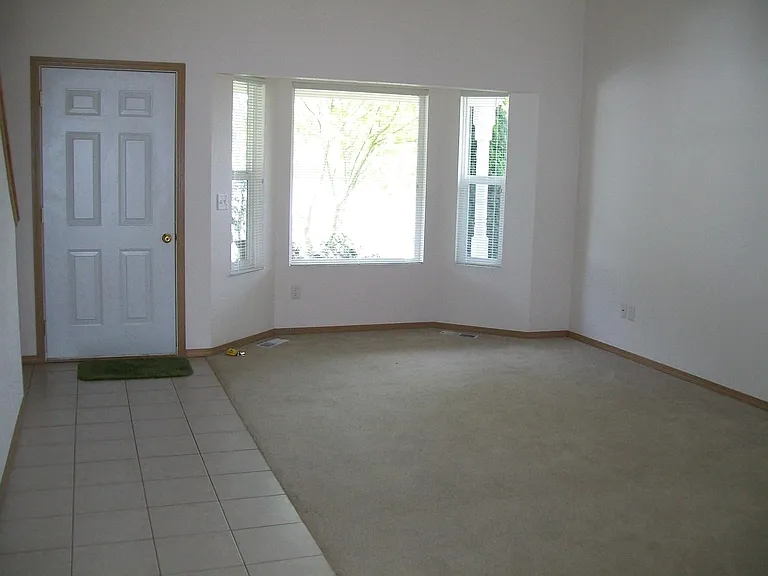 7425 39th Ct SE — Photo 2