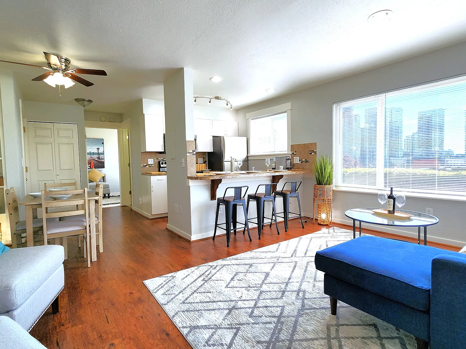 Hawaiian Apartments — Photo 1