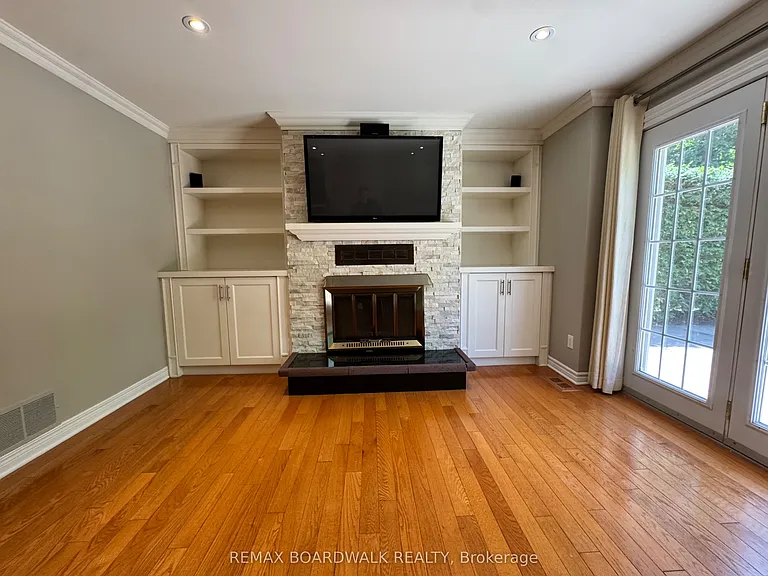 22 Bartley Cres — Photo 5