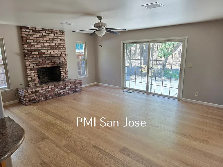 900 Susan Ct — Photo 4
