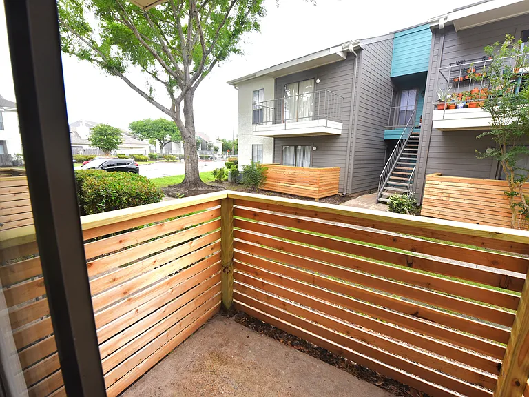 Wilshire Park Apartments — Photo 8