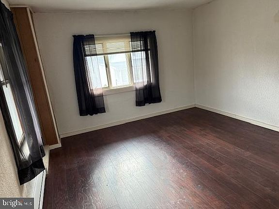 3rd image of 1115 Oak St