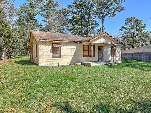 2nd image of 700 Peake St