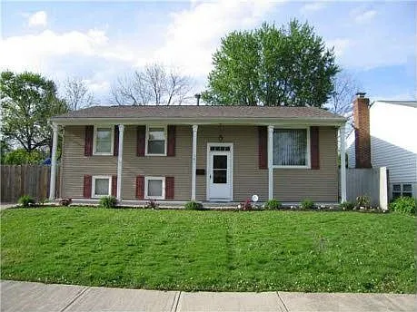 562 King George Ave photo 1