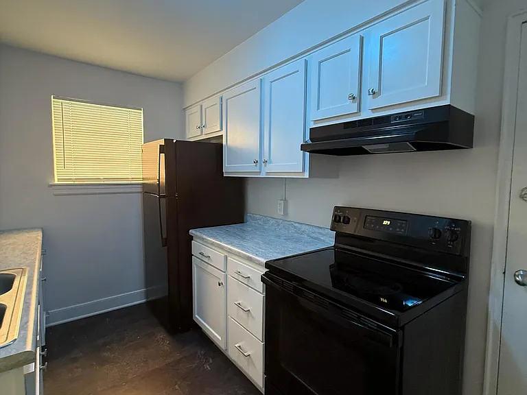 2331 Memorial Ave SW #10 — Photo 8