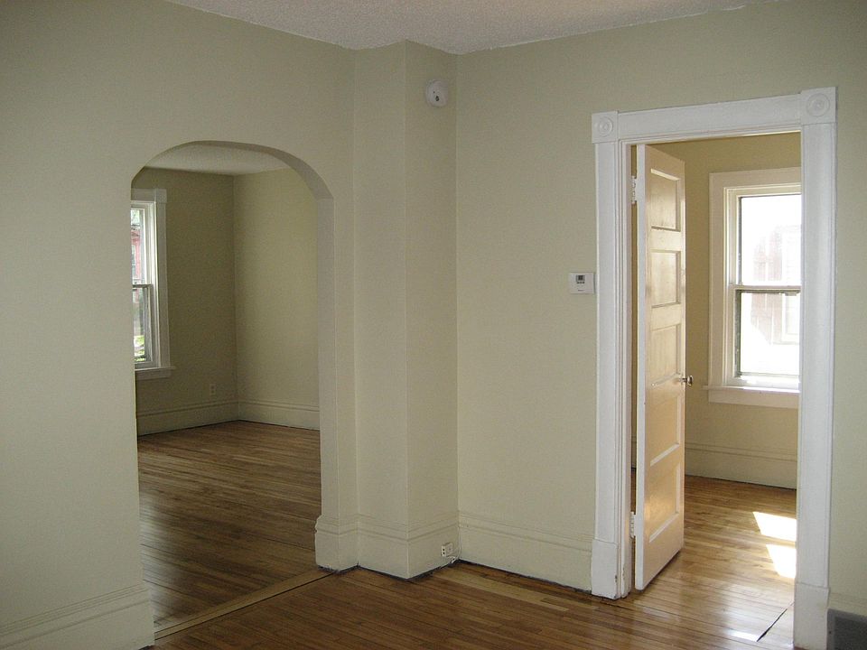 2nd image of 721 Van Buren Ave