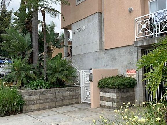 2nd image of 2549 S Sepulveda Blvd #4