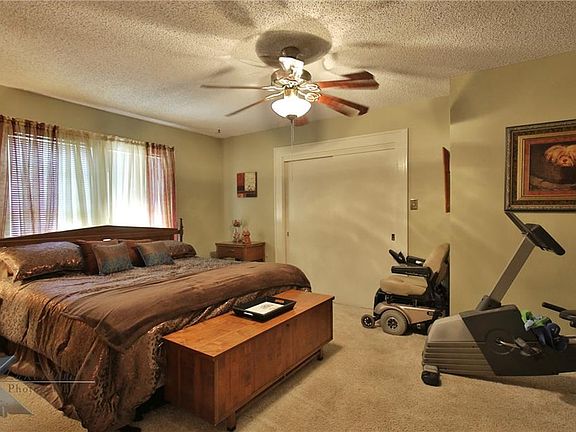 5th image of 1809 Sycamore St