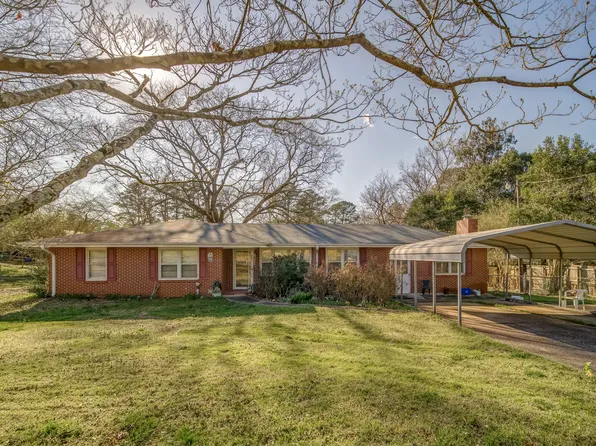 66 Young Ave, Newnan, GA 30263