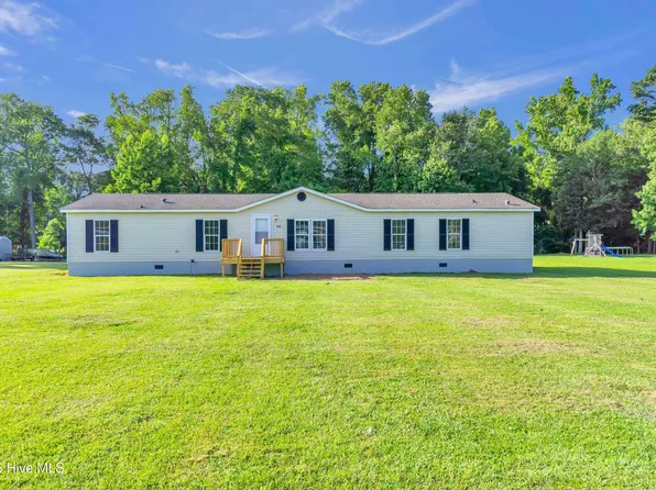 462 Meadow Lane, Burgaw, NC 28425
