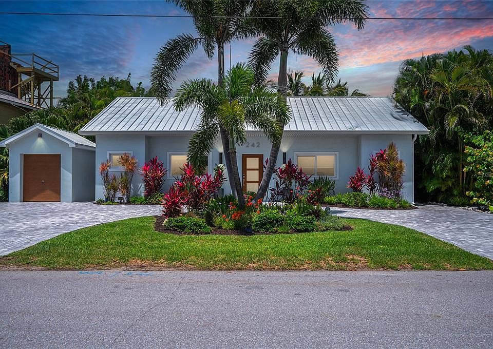 1st image of 242 Gladiolus St