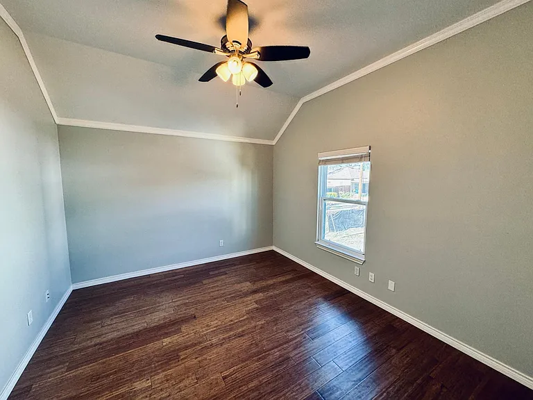 1508 Villars St — Photo 10