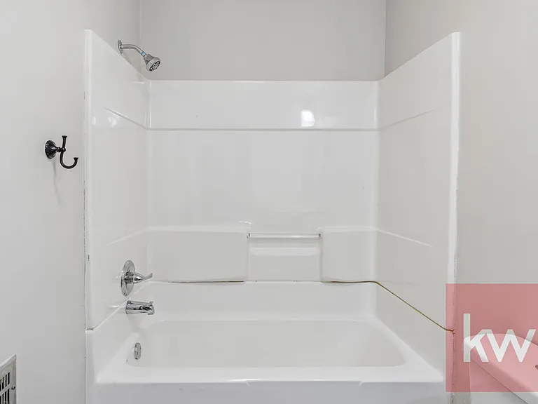 340 E Carters Valley Rd — Photo 15