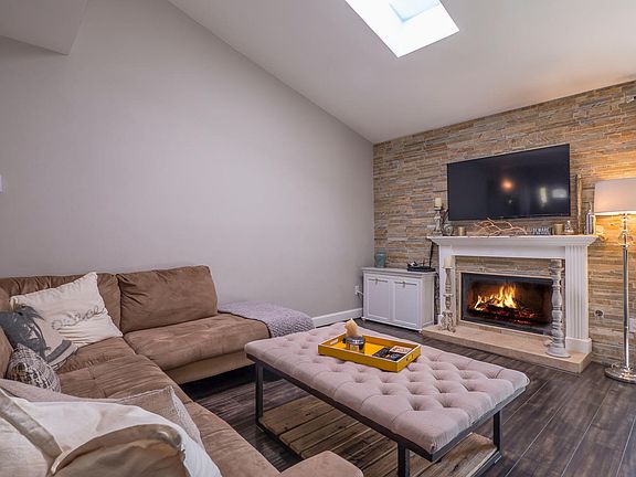 5th image of 20314 Clark Street