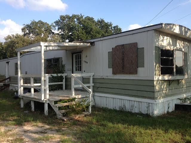 1st image of 1820 Lakeview Ln