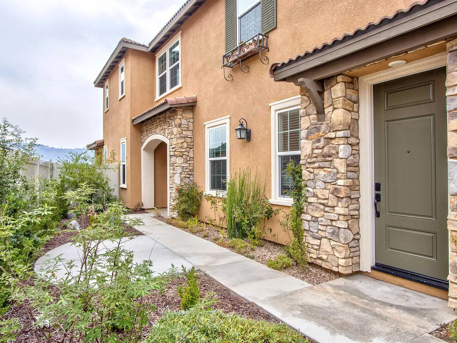 4 bed, 3.5 bath, 2905 sqft, $4,950 — Photo 3