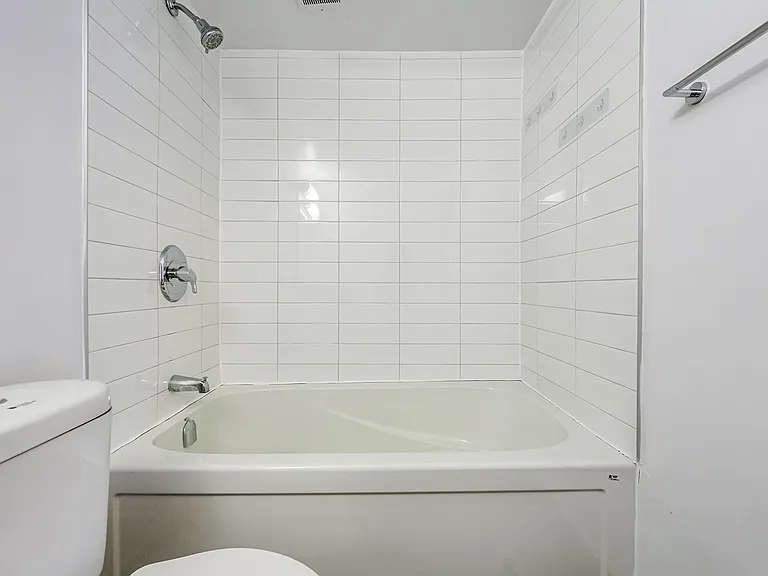 640 Sheppard Ave E — Photo 13