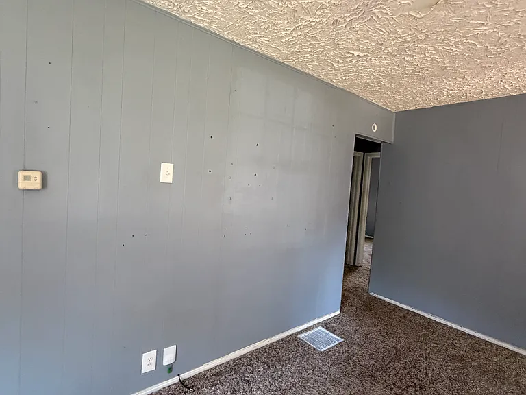 2411 S Beacon St — Photo 14